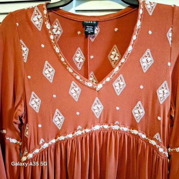 Torrid Rust Red Embroidered Diamond Pattern Babydoll Tunic Top Size 00 - Picture 4 of 7